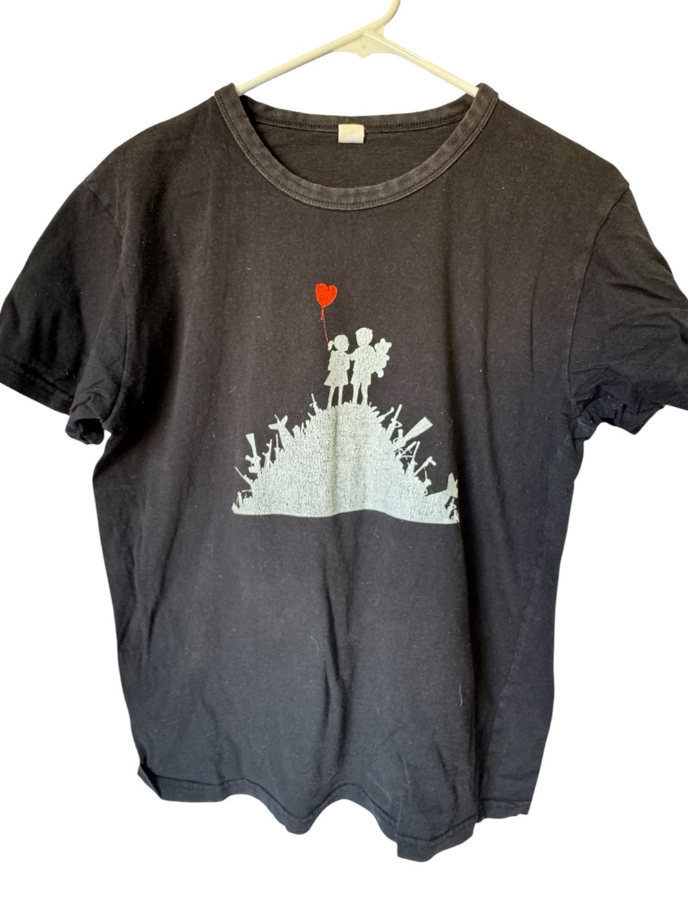 Vintage BANKSY Street Art Graffiti Love & War Graphic Black Tee Women’s S